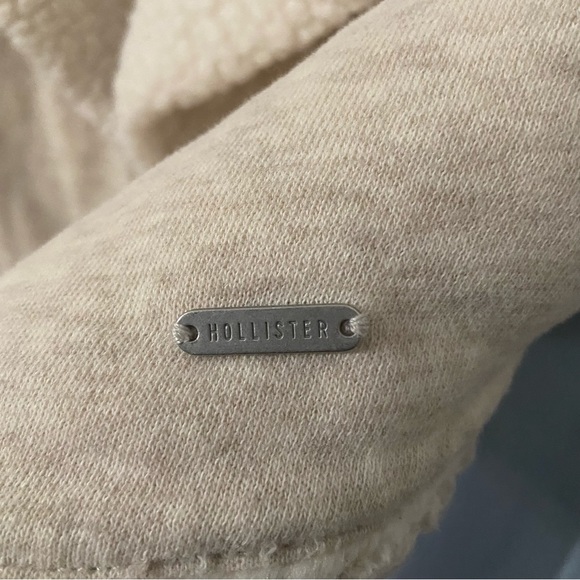 Hollister Sherpa Sweater - Picture 3 of 3